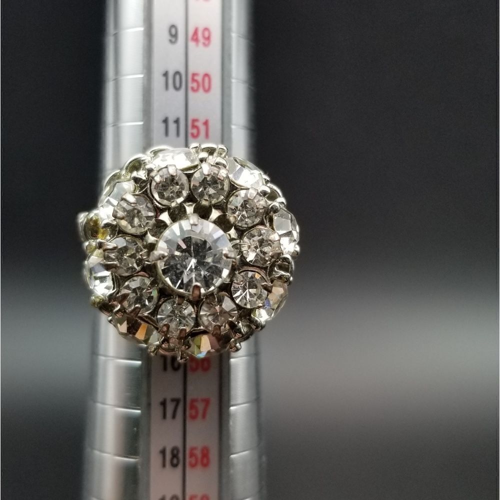 Luminous crystal cut sparkle ring adjustable size ostentatious stone style. R111